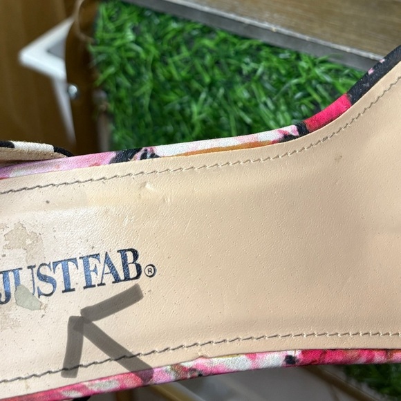 JustFab Pink and Black Heels with Sculptural Design Size 10 - Picture 6 of 6